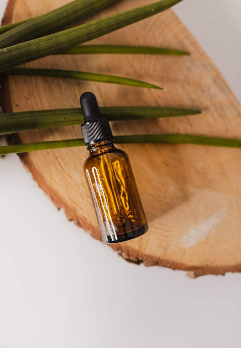 Essential oils supplied in professional packaging by SMI
